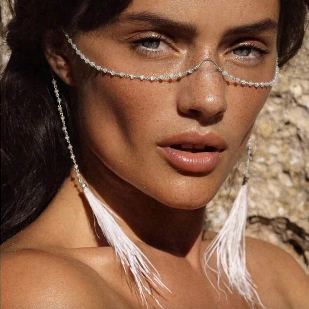 Elegant White Feather Chain Accessory R290